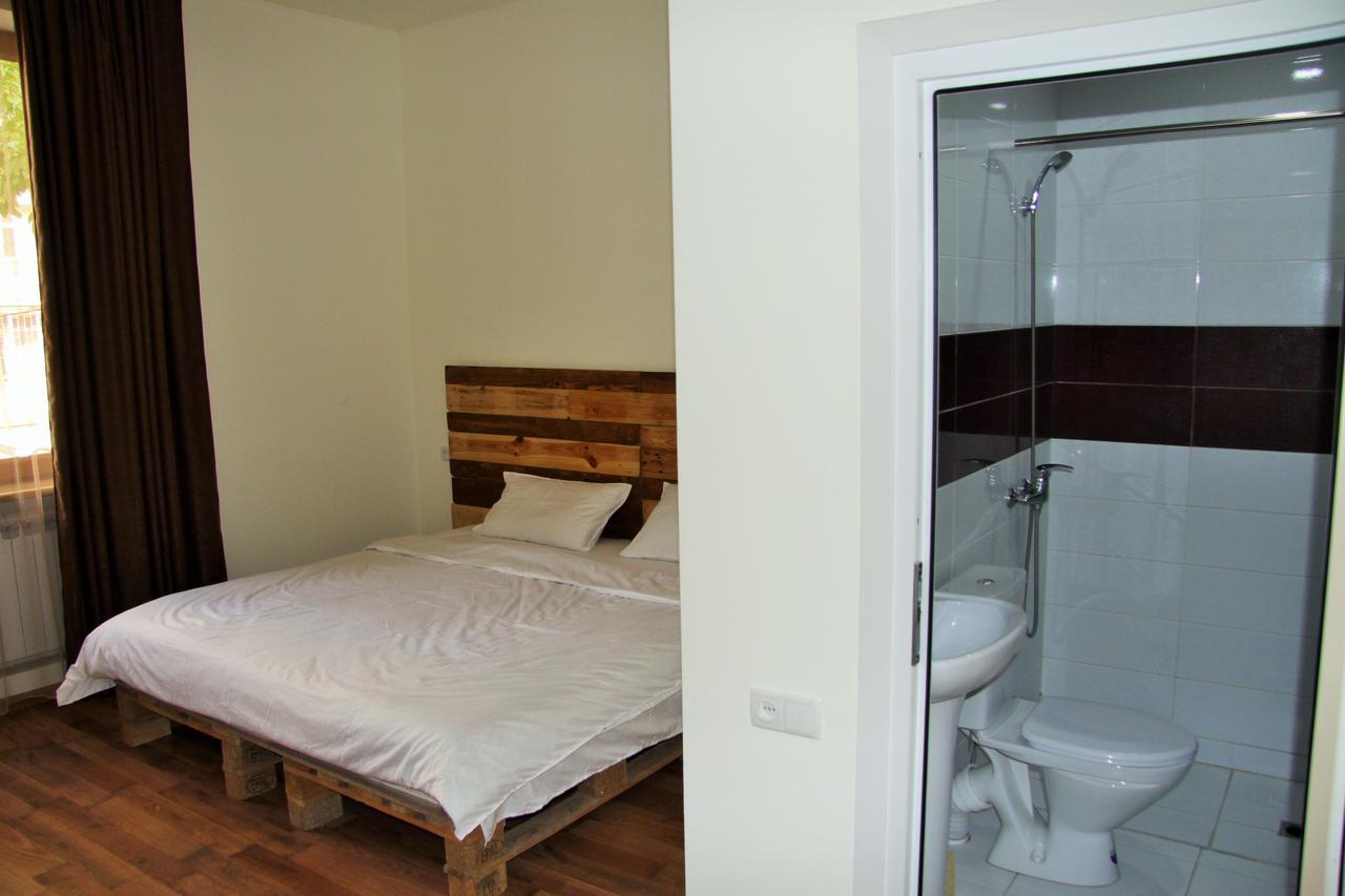 Shat Lav Hostel Erivan Dış mekan fotoğraf